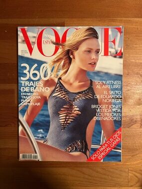Rare* 2001 Vogue España Fashion Vintage Magazine Y2K